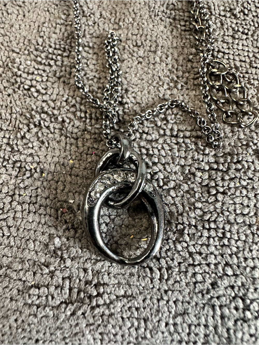 Link Silver-Tone Interlocking Oval Pendant Necklace